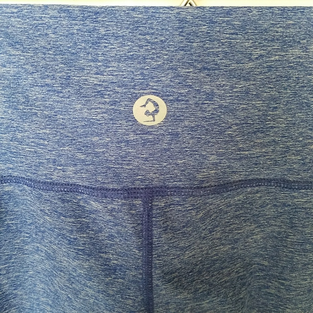 📮 5 for $25 Scorpion sol Capri yoga - Picture 3 of 3